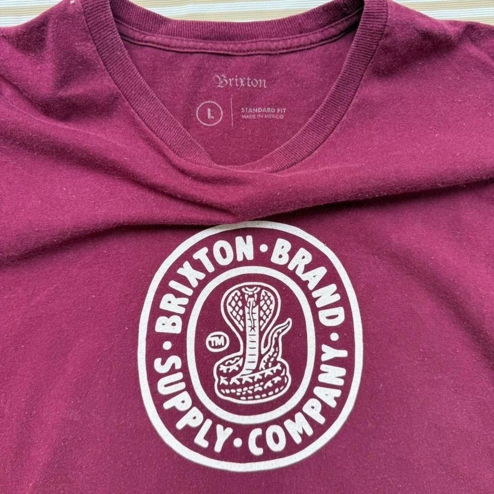 Brixton Brand Snake Logo Burgundy Tshirt Streetwear Skate Mens Size Large Tee
